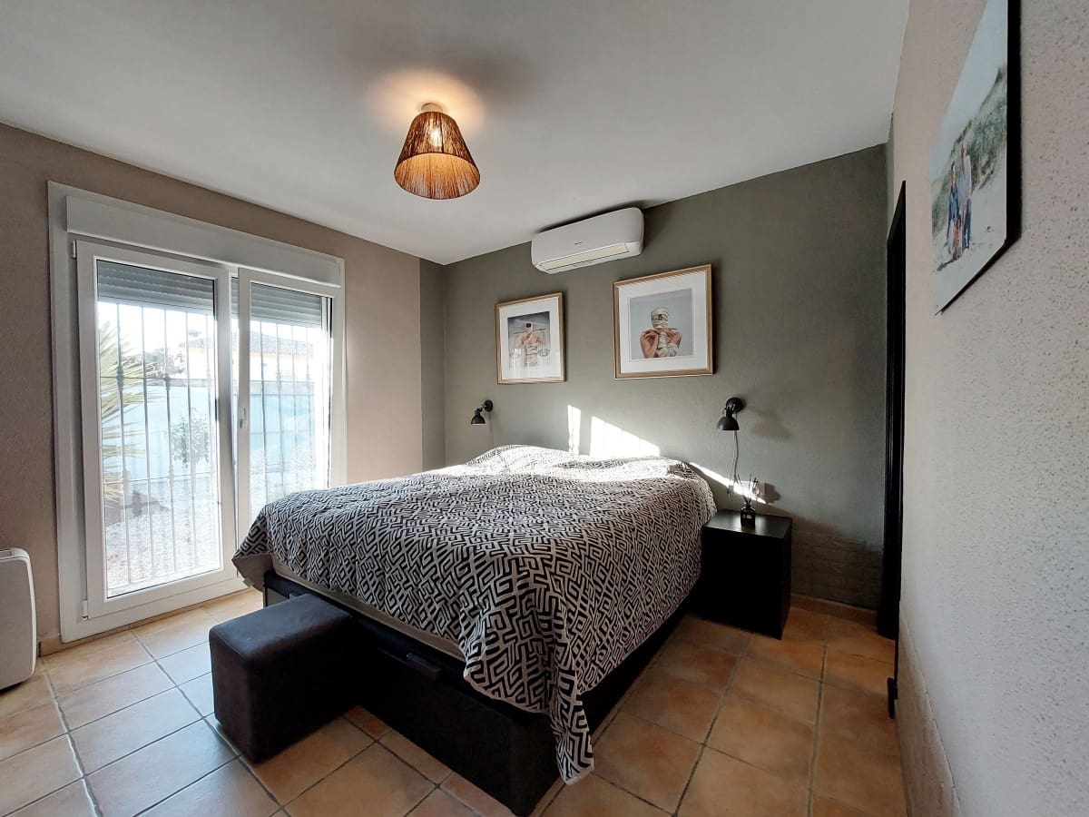 3 slaapkamer Villa te koop in Chiclana de la Frontera met zwembad garage - € 335.000 (Ref: 9488528)