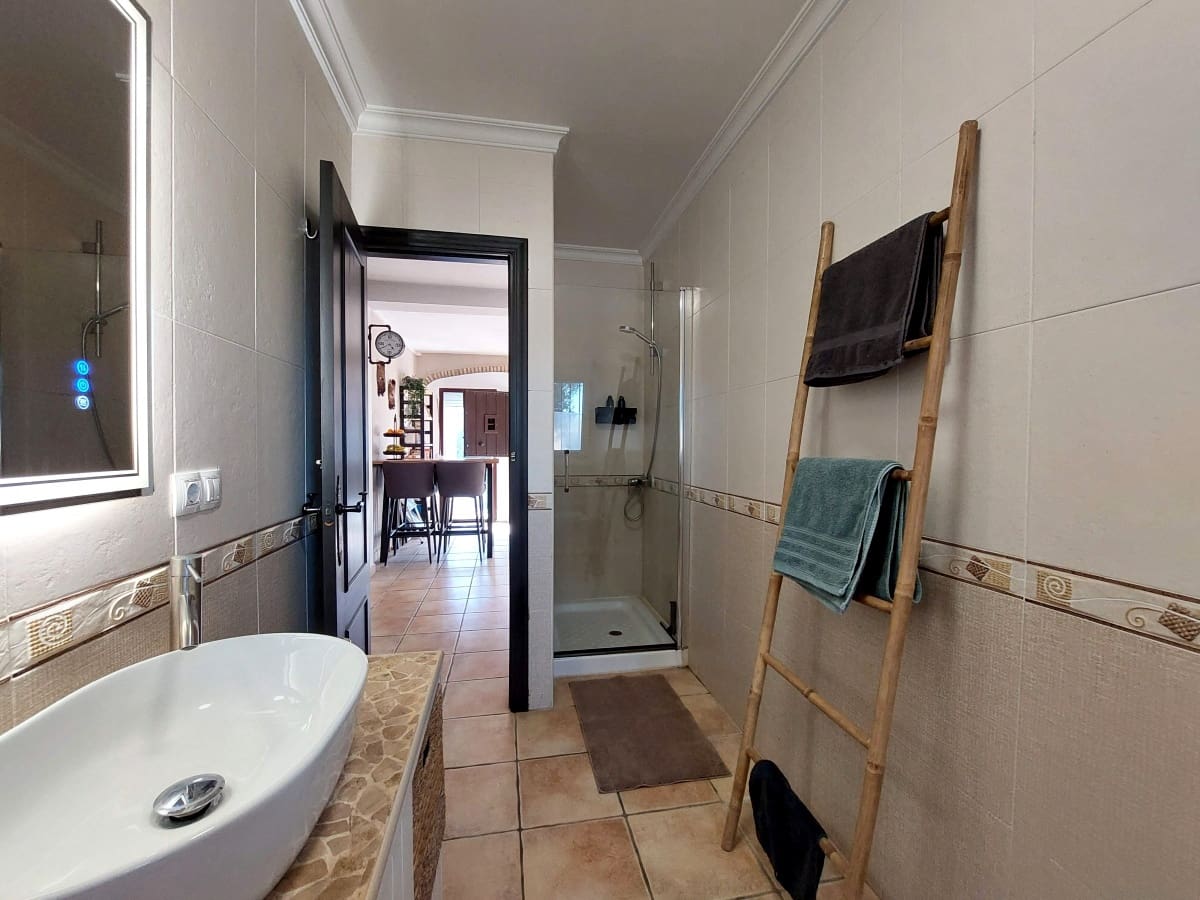 3 slaapkamer Villa te koop in Chiclana de la Frontera met zwembad garage - € 335.000 (Ref: 9488528)