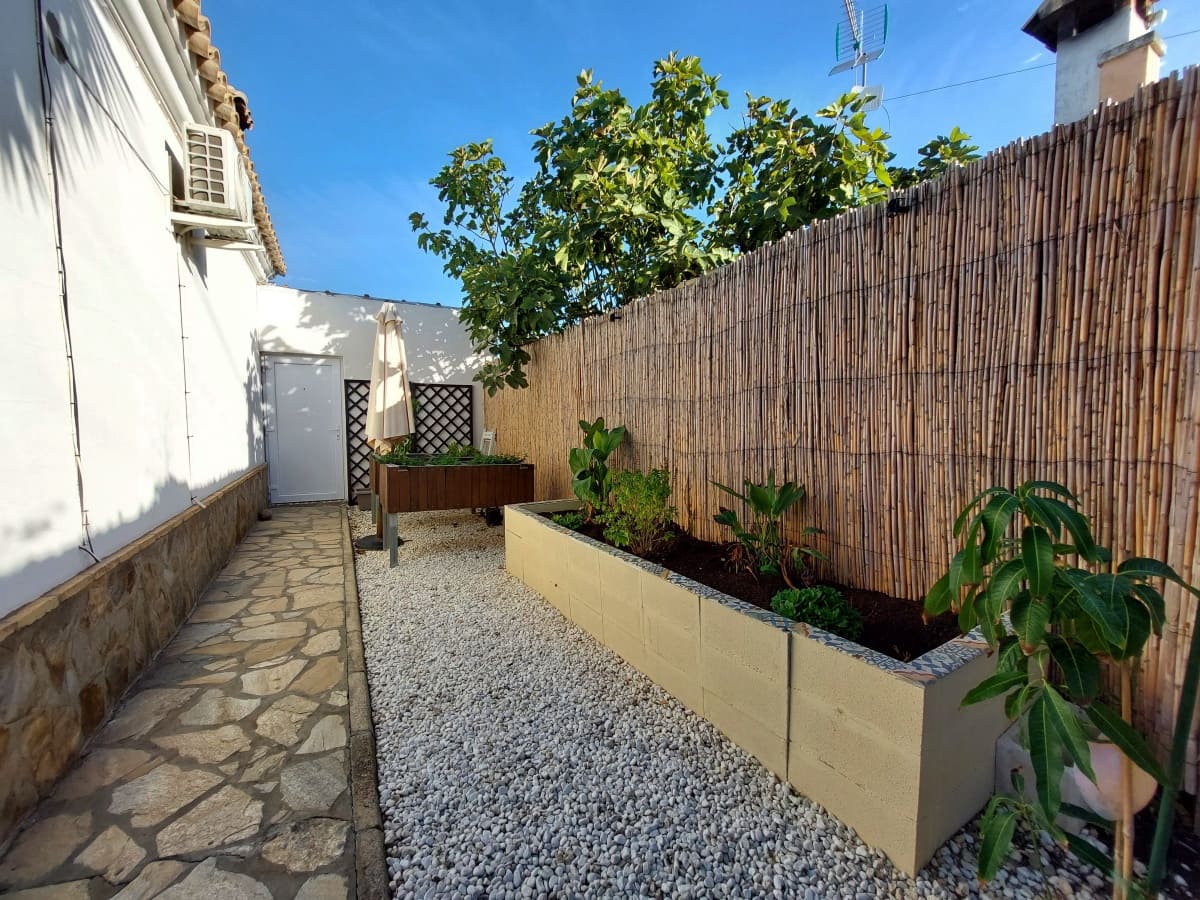 3 slaapkamer Villa te koop in Chiclana de la Frontera met zwembad garage - € 335.000 (Ref: 9488528)