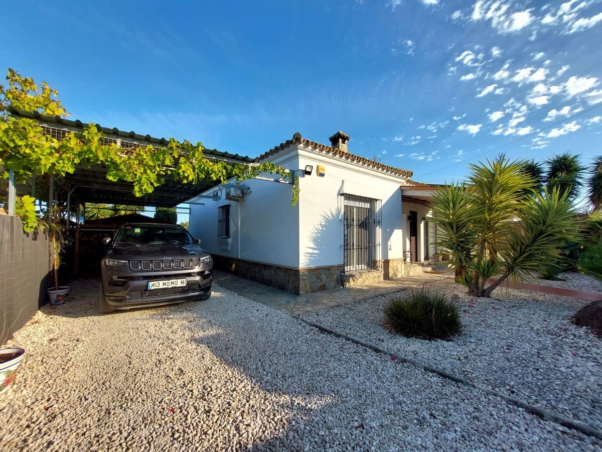 3 slaapkamer Villa te koop in Chiclana de la Frontera met zwembad garage - € 335.000 (Ref: 9488528)