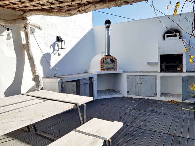 3 soverom Villa til salgs i Conil de la Frontera med svømmebasseng garasje - € 425 000 (Ref: 9489853)