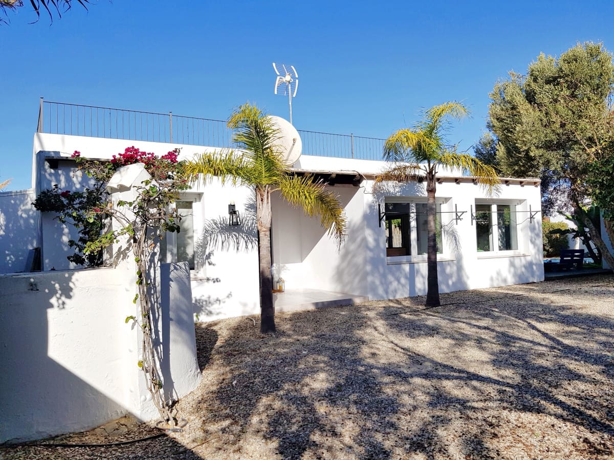 3 bedroom Villa for sale in Conil de la Frontera with pool garage - € 425,000 (Ref: 9489853)