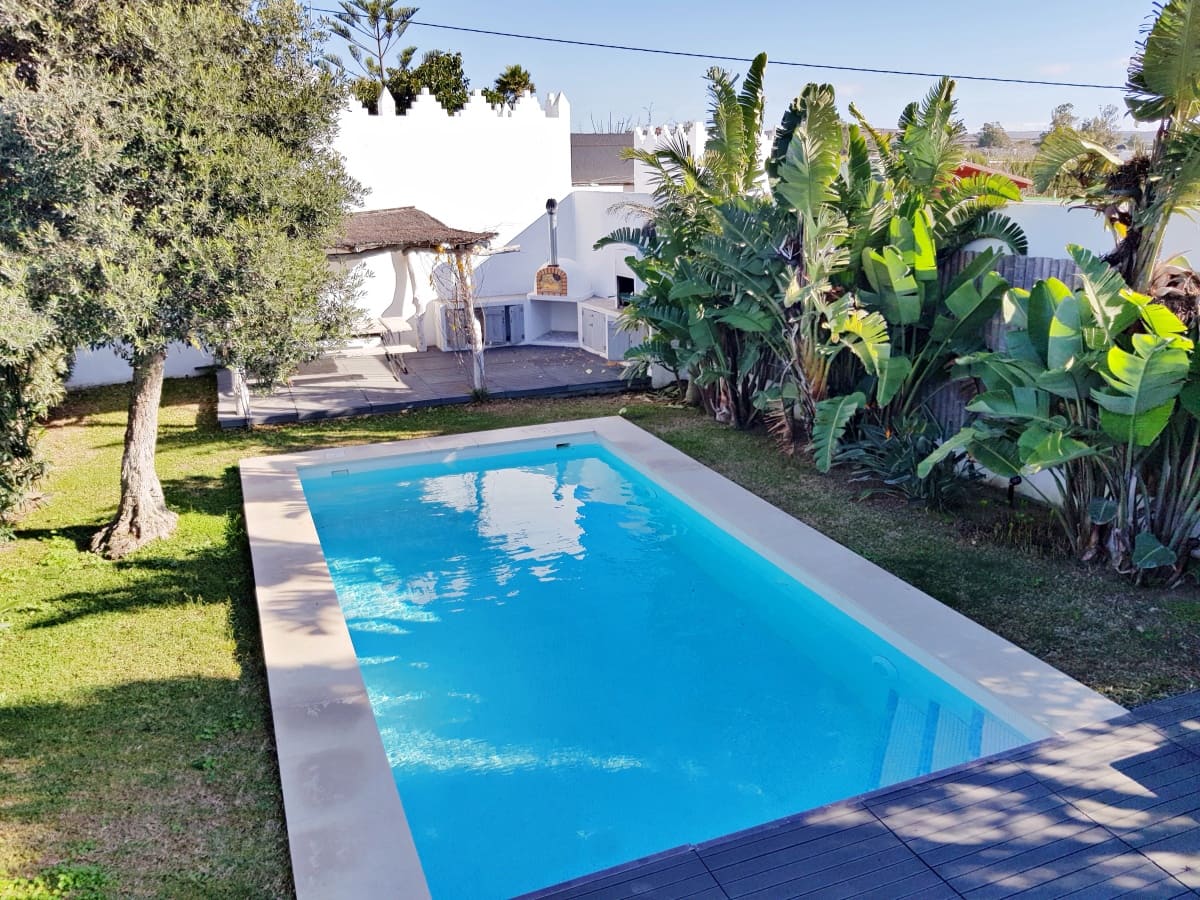 3 bedroom Villa for sale in Conil de la Frontera with pool garage - € 425,000 (Ref: 9489853)