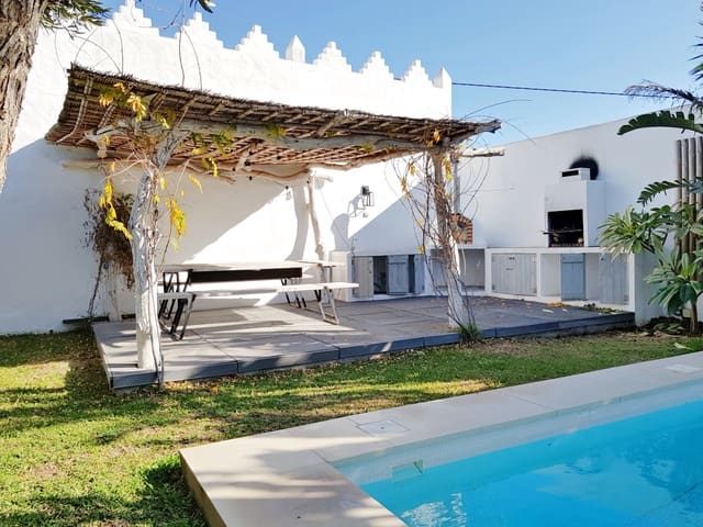 3 soverom Villa til salgs i Conil de la Frontera med svømmebasseng garasje - € 425 000 (Ref: 9489853)