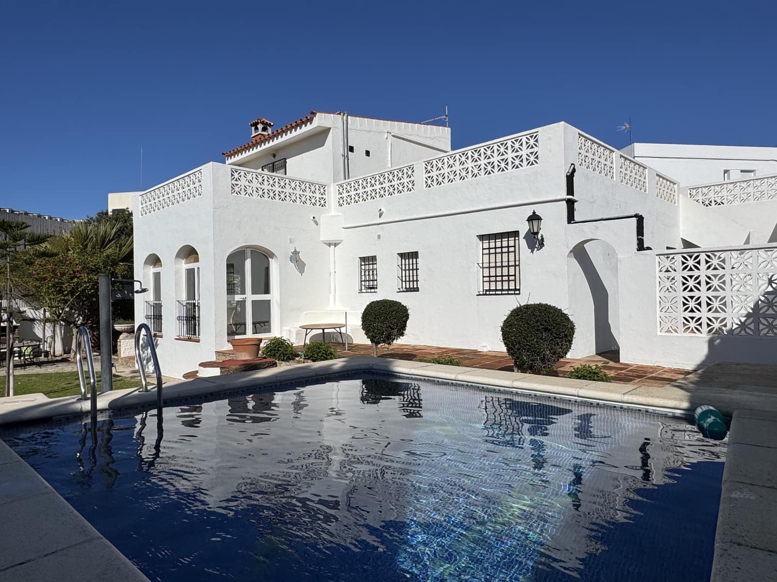 4 bedroom Villa for sale in Conil de la Frontera with pool garage - € 649,000 (Ref: 9500264)