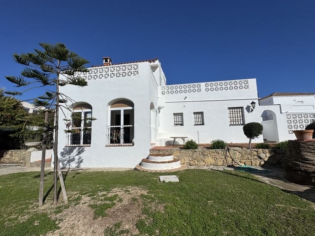 4 makuuhuone Huvila myytävänä paikassa Conil de la Frontera mukana uima-altaan 
autotalli - 649 000 € (Ref: 9500264)