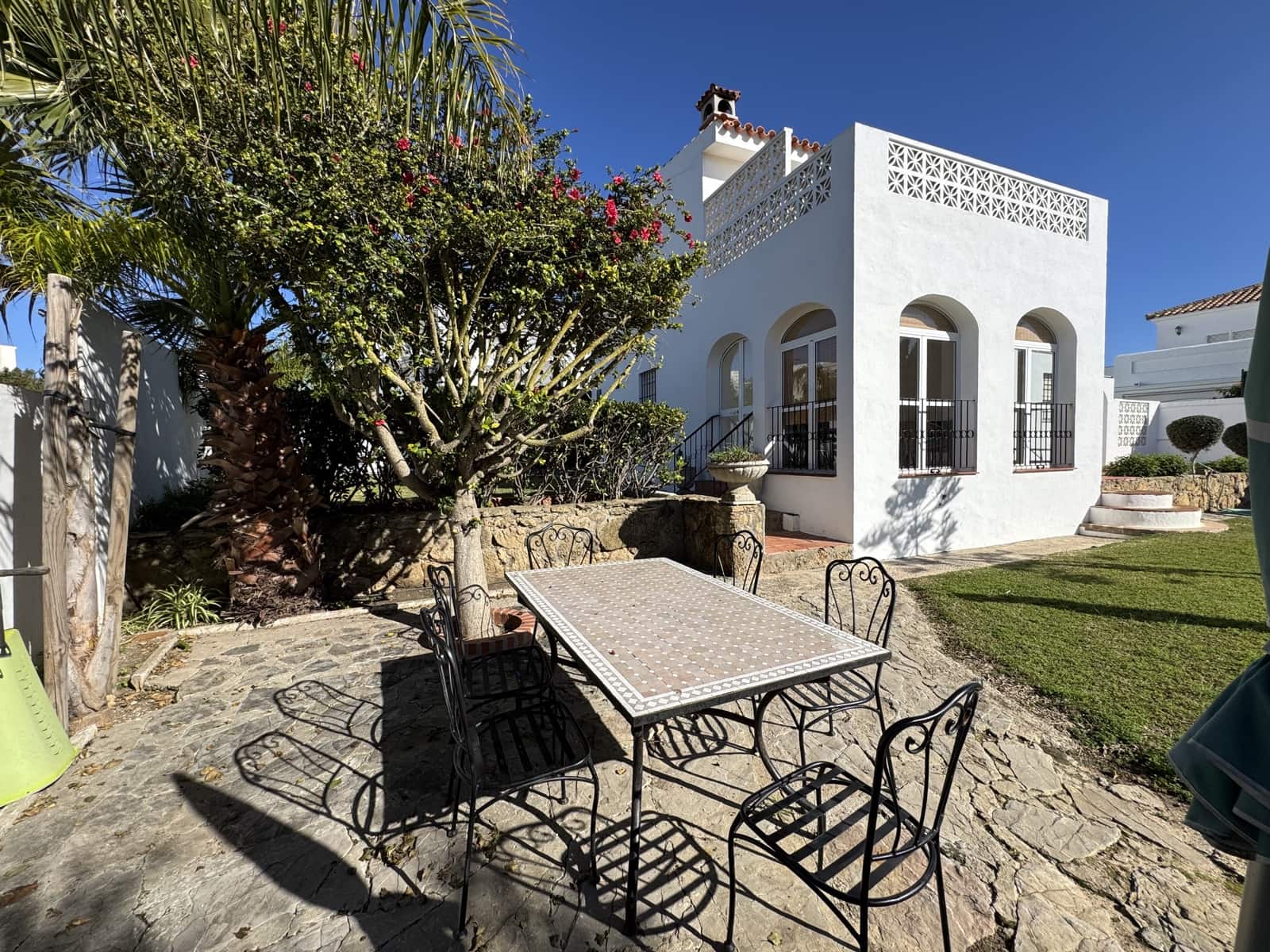 4 bedroom Villa for sale in Conil de la Frontera with pool garage - € 649,000 (Ref: 9500264)