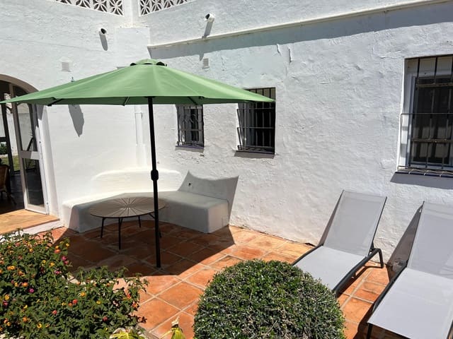 4 makuuhuone Huvila myytävänä paikassa Conil de la Frontera mukana uima-altaan 
autotalli - 649 000 € (Ref: 9500264)