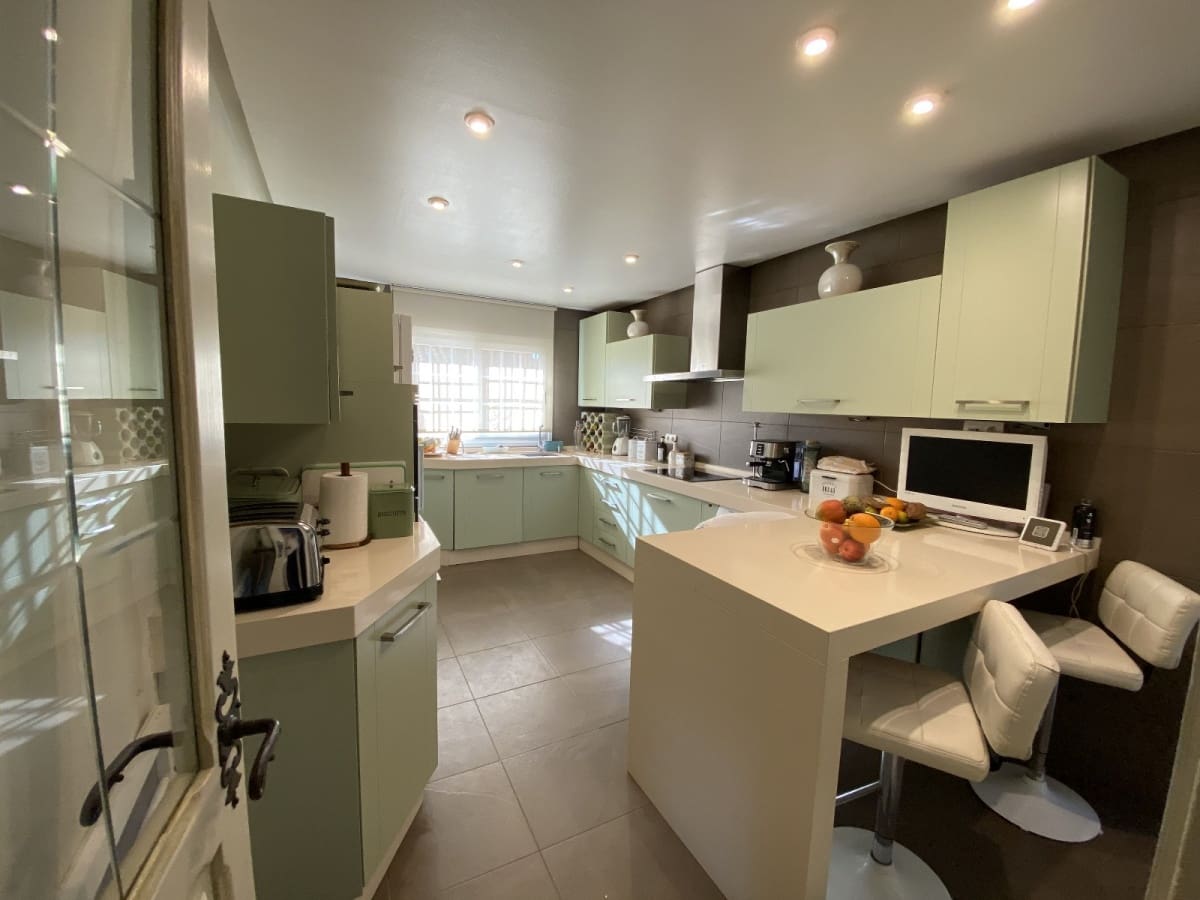 5 sovrum Villa till salu i Novo Sancti Petri med pool garage - 1 200 000 € (Ref: 9626721)