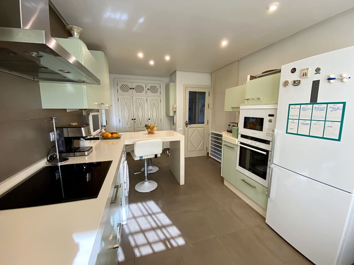 5 sovrum Villa till salu i Novo Sancti Petri med pool garage - 1 200 000 € (Ref: 9626721)