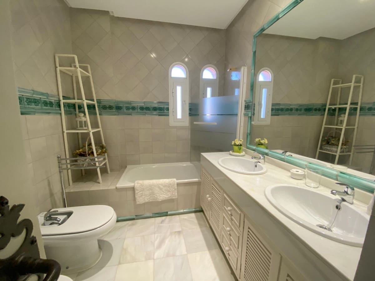 5 sovrum Villa till salu i Novo Sancti Petri med pool garage - 1 200 000 € (Ref: 9626721)