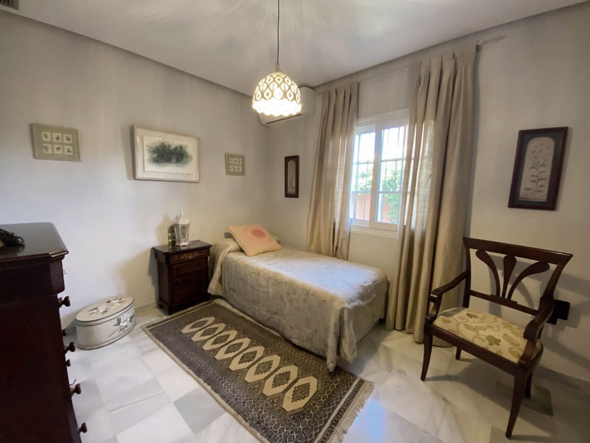 5 sovrum Villa till salu i Novo Sancti Petri med pool garage - 1 200 000 € (Ref: 9626721)