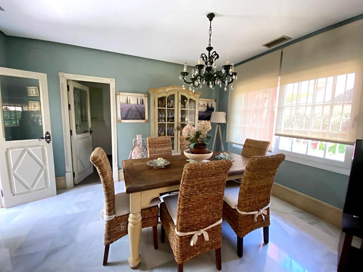 5 bedroom Villa for sale in Novo Sancti Petri with pool garage - € 1,200,000 (Ref: 9626721)