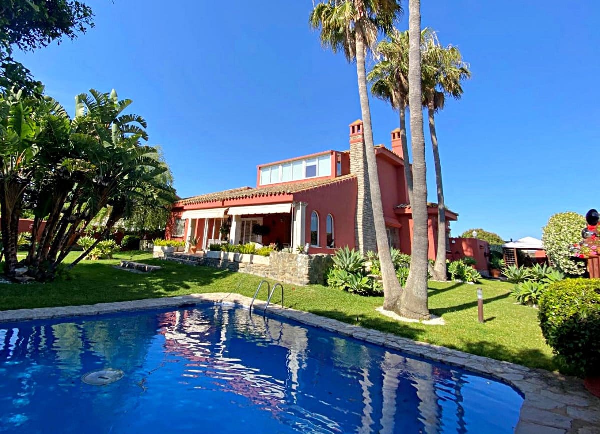 5 bedroom Villa for sale in Novo Sancti Petri with pool garage - € 1,200,000 (Ref: 9626721)