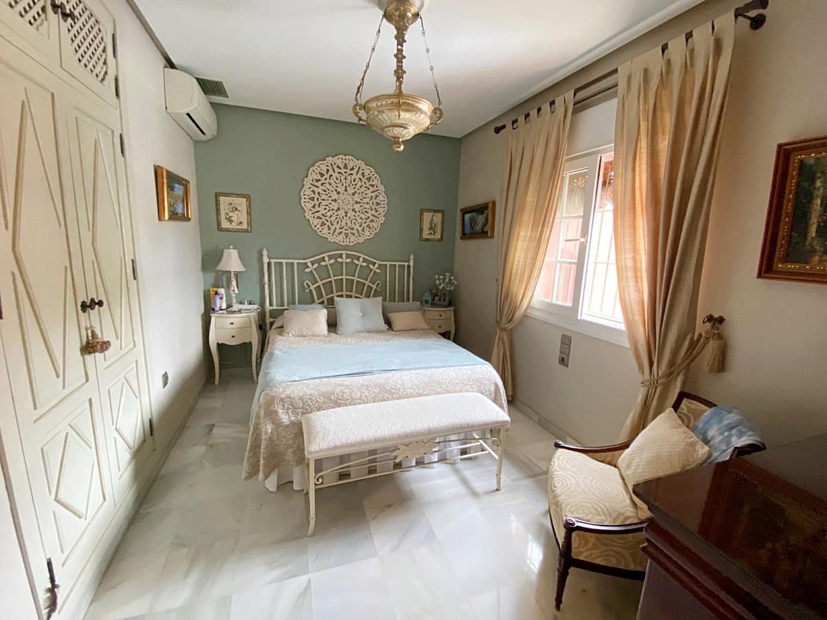 5 bedroom Villa for sale in Novo Sancti Petri with pool garage - € 1,200,000 (Ref: 9626721)