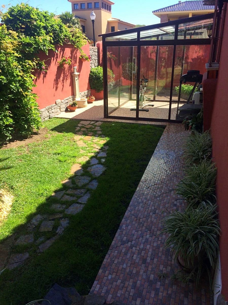 5 bedroom Villa for sale in Novo Sancti Petri with pool garage - € 1,200,000 (Ref: 9626721)