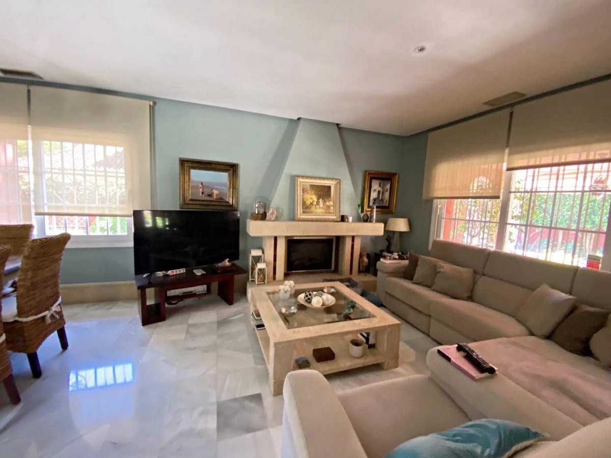 5 bedroom Villa for sale in Novo Sancti Petri with pool garage - € 1,200,000 (Ref: 9626721)