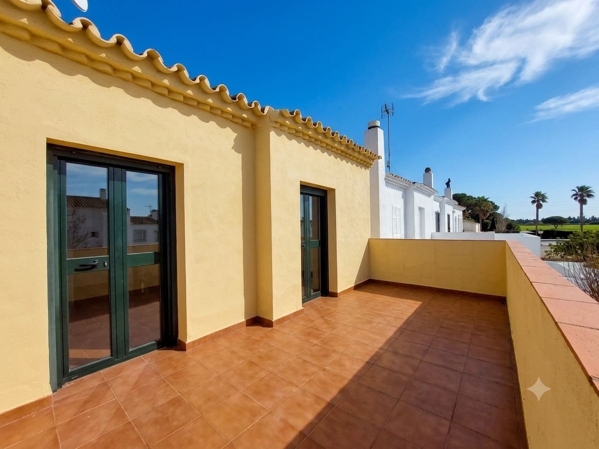 2 bedroom Townhouse for sale in Chiclana de la Frontera with pool garage - € 215,000 (Ref: 9665239)