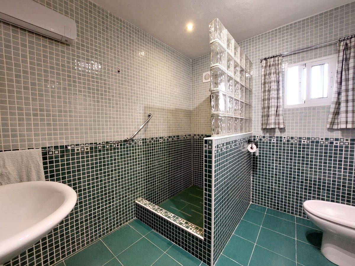 2 bedroom Townhouse for sale in Alcala de los Gazules with garage - € 89,800 (Ref: 9699305)