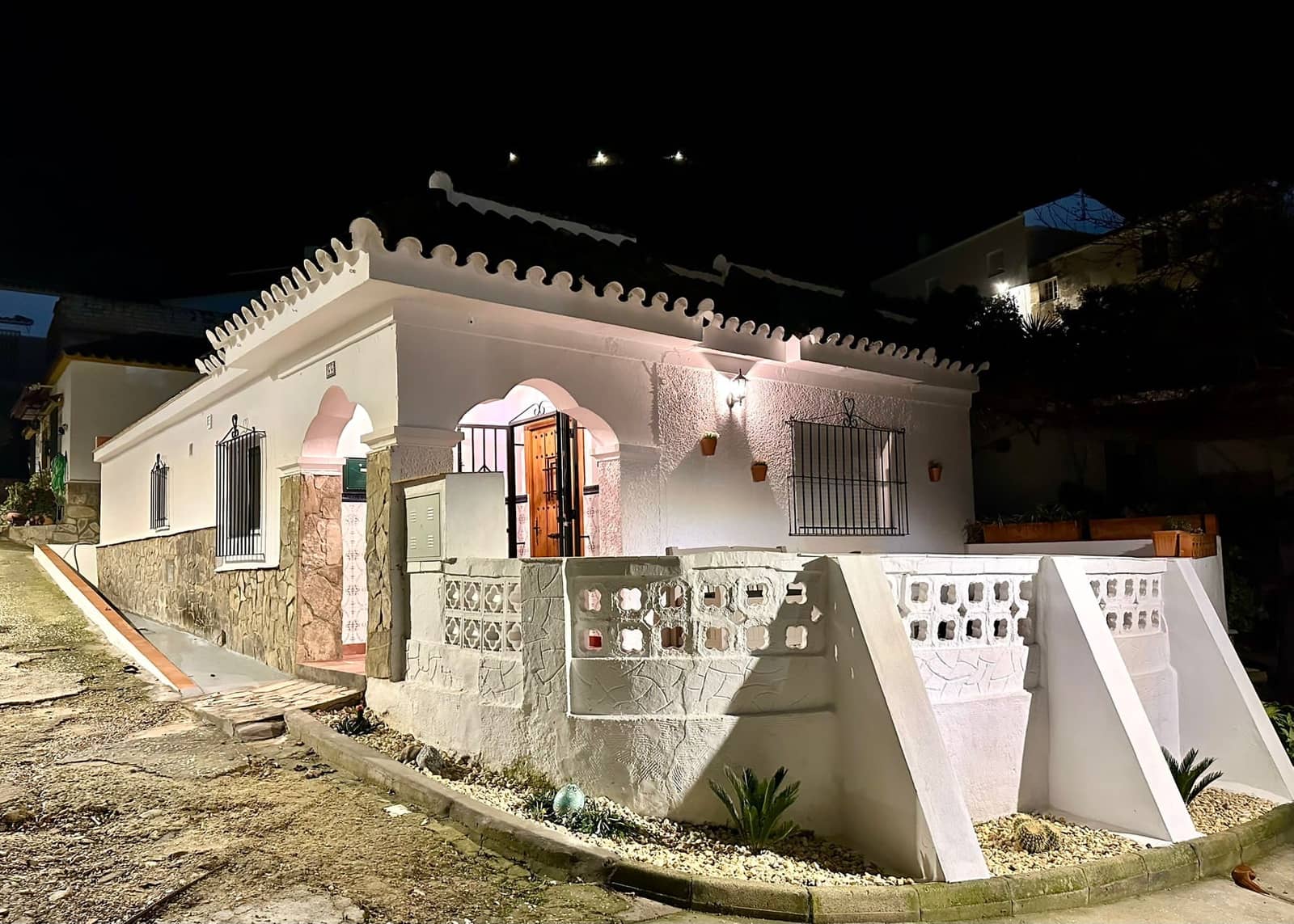 2 bedroom Townhouse for sale in Alcala de los Gazules with garage - € 89,800 (Ref: 9699305)