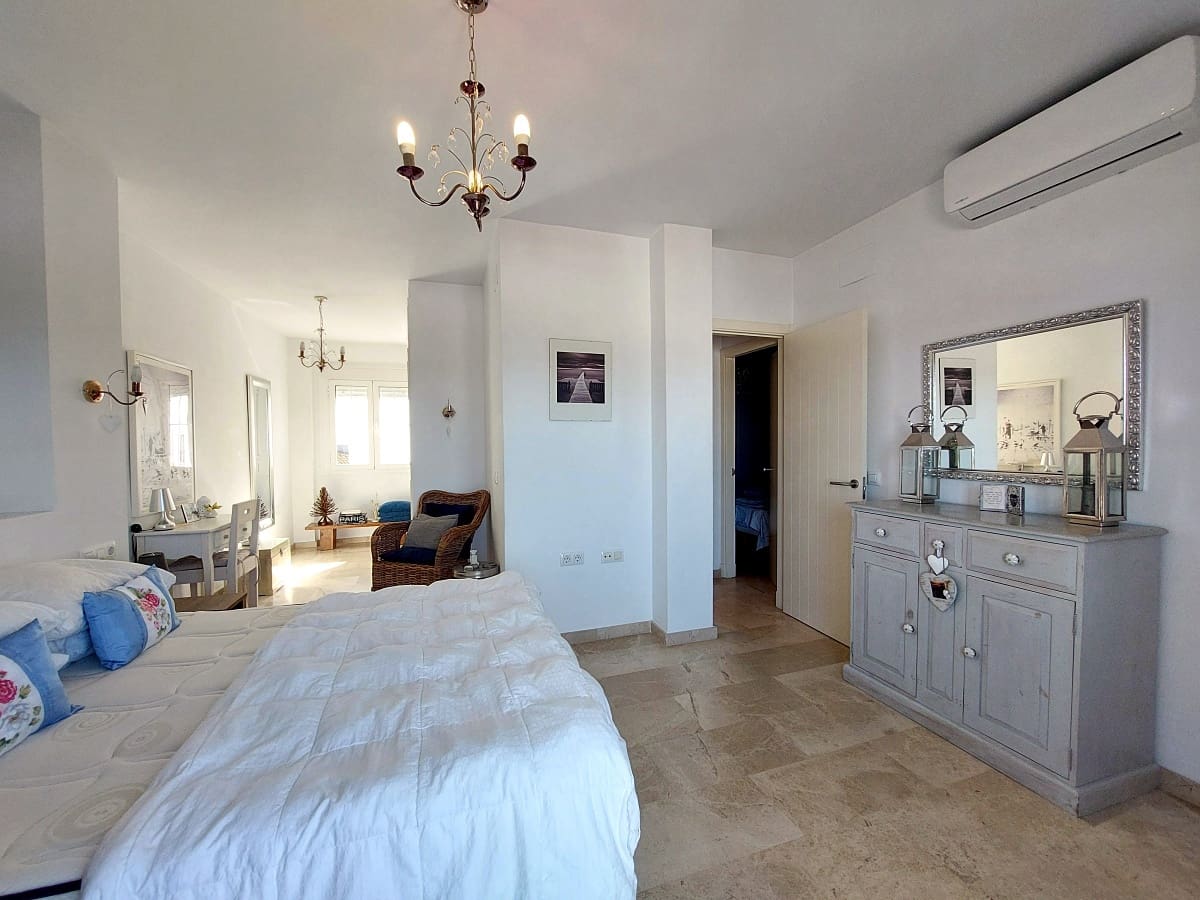 2 bedroom Townhouse for sale in Medina-Sidonia - € 285,000 (Ref: 9788848)