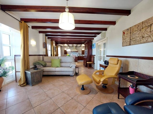 5 bedroom Townhouse for sale in Medina-Sidonia with garage - € 598,950 (Ref: 9793730)