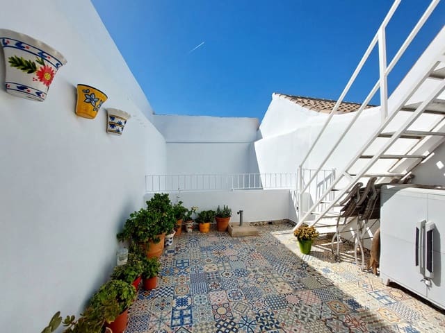 4 bedroom Townhouse for sale in Medina-Sidonia with garage - € 270,000 (Ref: 9795663)