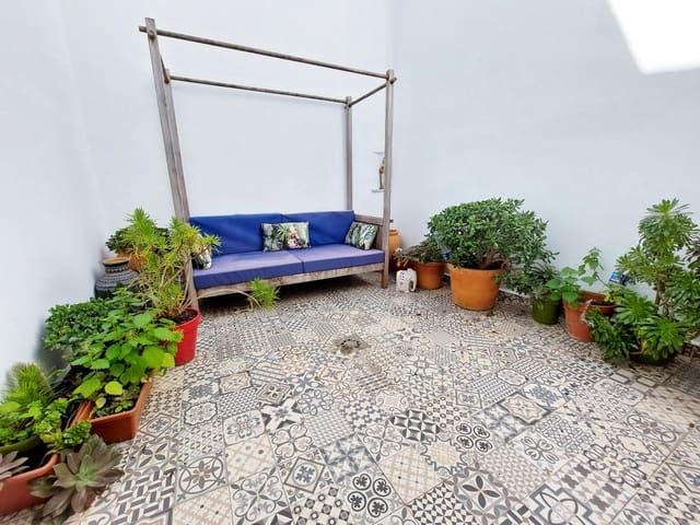 4 bedroom Townhouse for sale in Medina-Sidonia with garage - € 270,000 (Ref: 9795663)