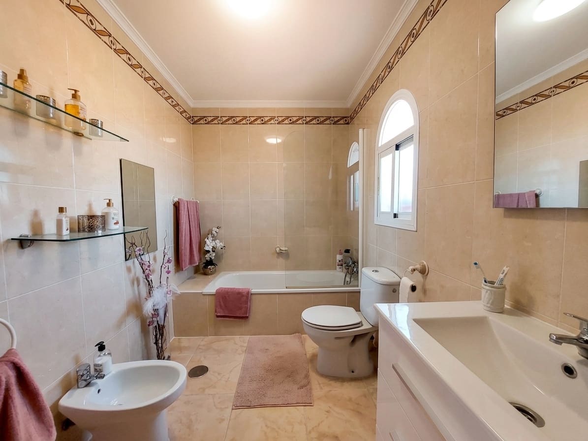 3 bedroom Townhouse for sale in Medina-Sidonia with garage - € 199,995 (Ref: 9877417)