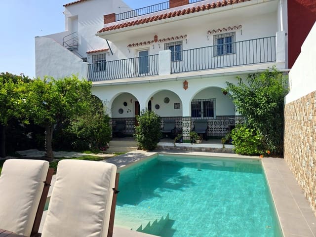 5 quarto Casa em Banda para venda em Paterna de Rivera com piscina garagem - 279 000 € (Ref: 9932537)