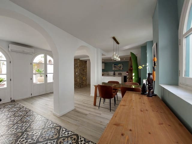 6 bedroom Townhouse for sale in Medina-Sidonia - € 625,000 (Ref: 9950657)