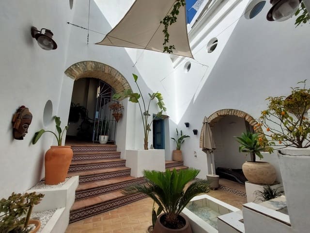 6 bedroom Townhouse for sale in Medina-Sidonia - € 625,000 (Ref: 9950657)