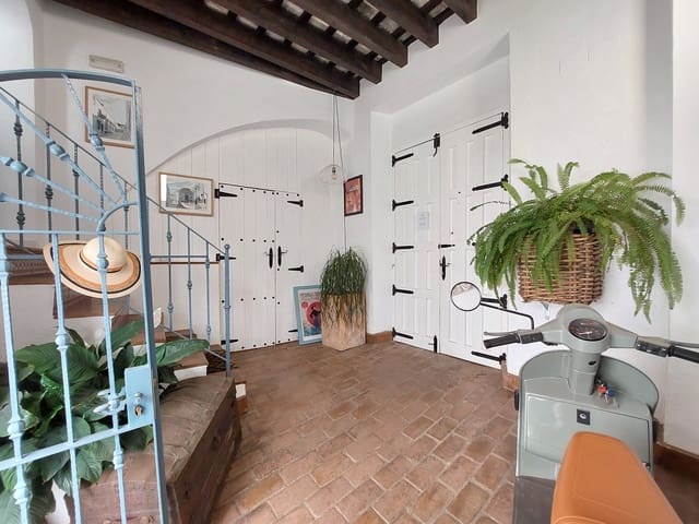 6 bedroom Townhouse for sale in Medina-Sidonia - € 625,000 (Ref: 9950657)