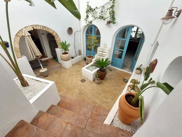 6 bedroom Townhouse for sale in Medina-Sidonia - € 625,000 (Ref: 9950657)