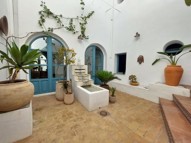 6 bedroom Townhouse for sale in Medina-Sidonia - € 625,000 (Ref: 9950657)