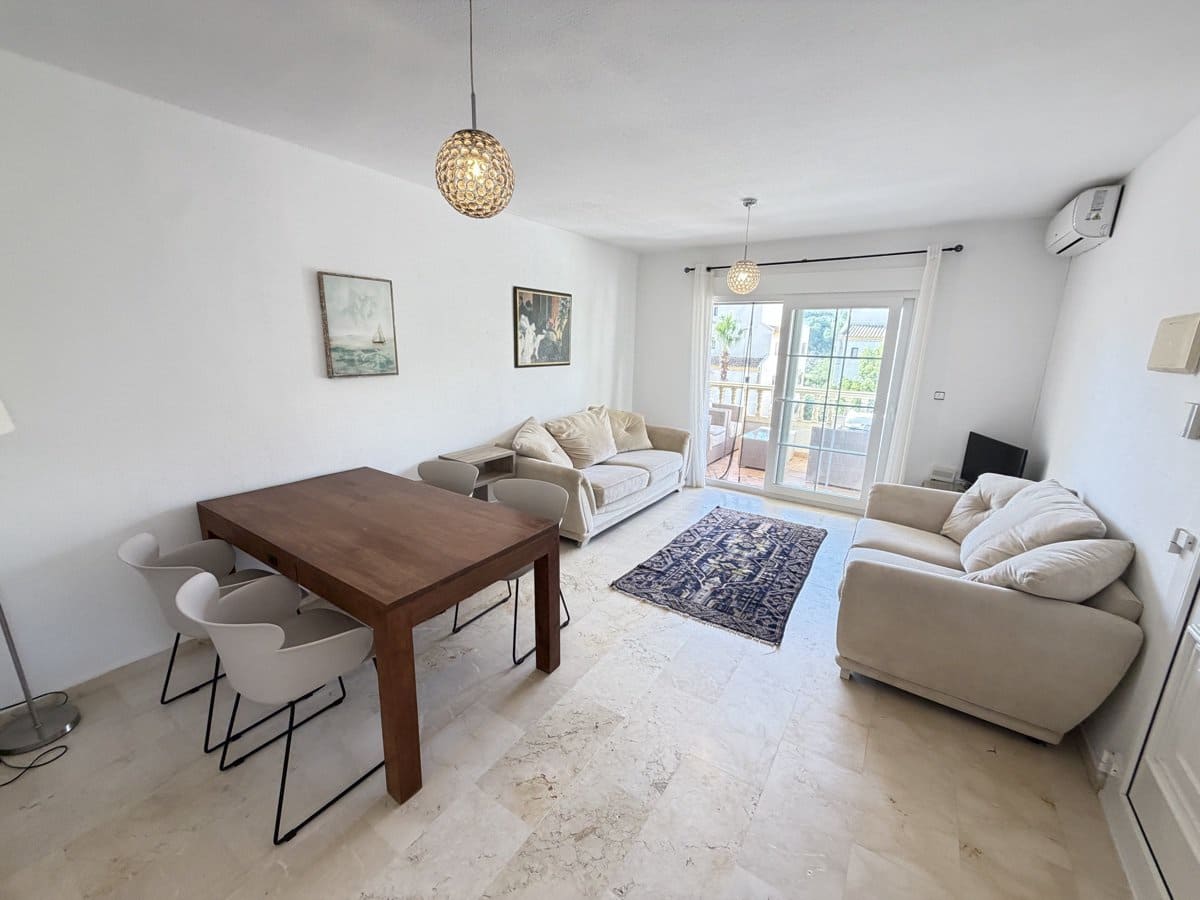 Apartamento de 2 habitaciones en Villamartin en venta - 199.000 € (Ref: 10045880)