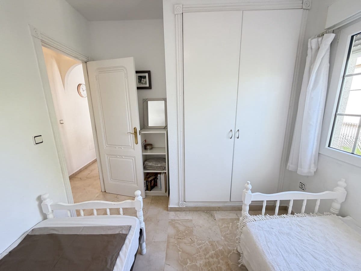 Apartamento de 2 habitaciones en Villamartin en venta - 199.000 € (Ref: 10045880)