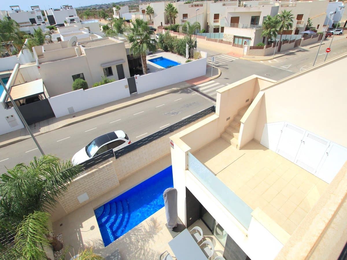 3 bedroom Villa for sale in Benijofar with pool - € 389,000 (Ref: 10045881)