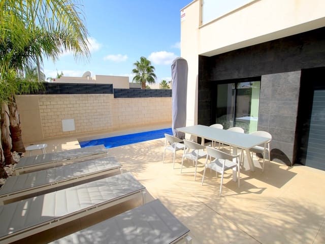 Chalet de 3 habitaciones en Benijófar en venta con piscina - 389.000 € (Ref: 10045881)