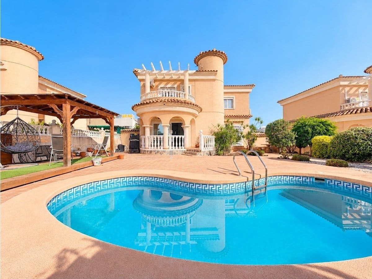4 soveværelse Villa til salg i La Marina med swimmingpool - € 375.000 (Ref: 10057211)