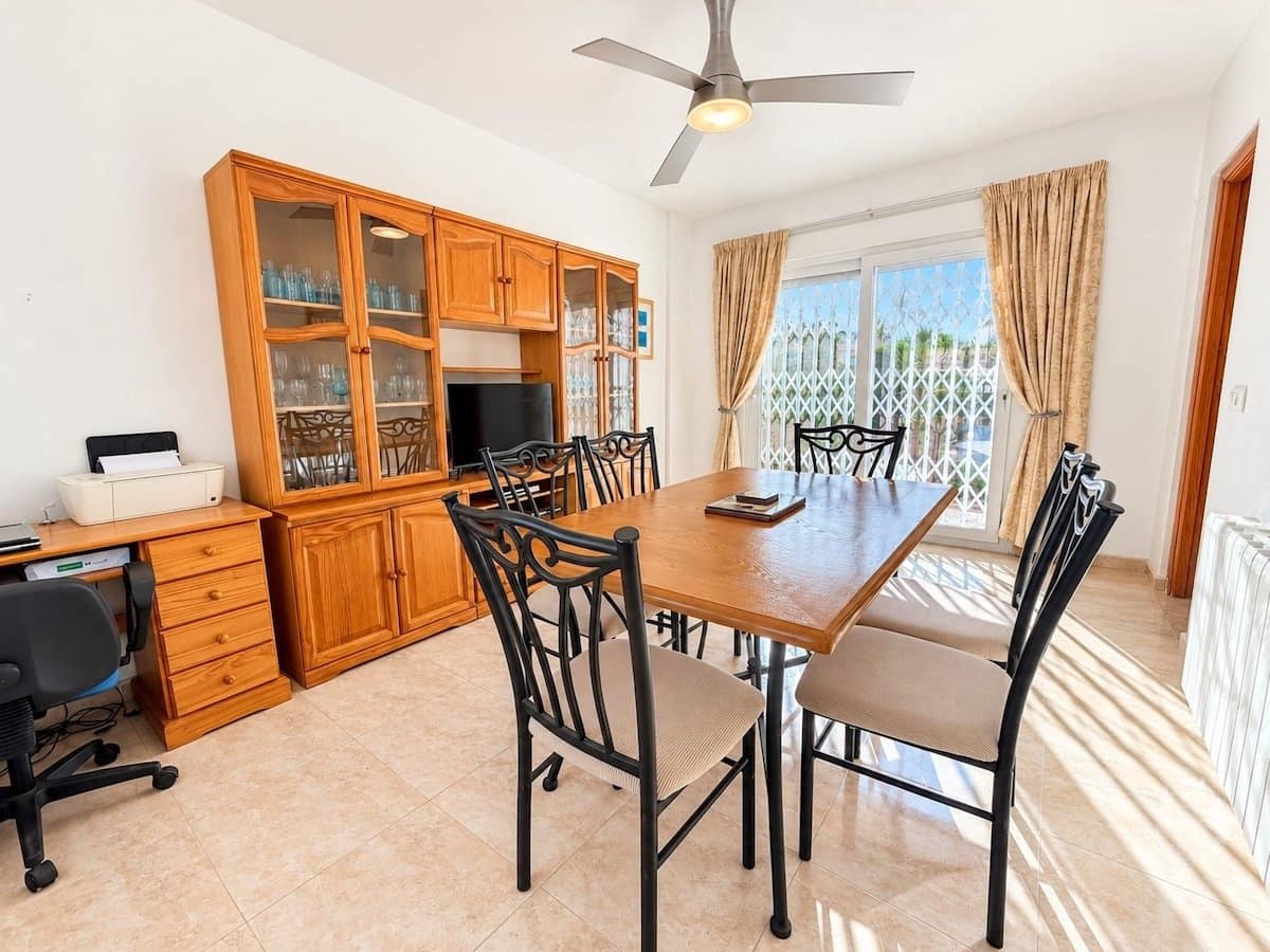 4 soveværelse Villa til salg i La Marina med swimmingpool - € 375.000 (Ref: 10057211)