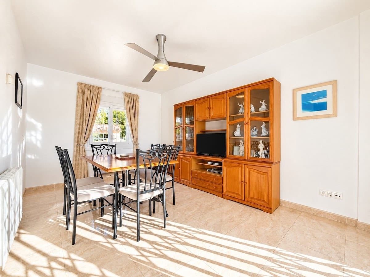 4 soveværelse Villa til salg i La Marina med swimmingpool - € 375.000 (Ref: 10057211)