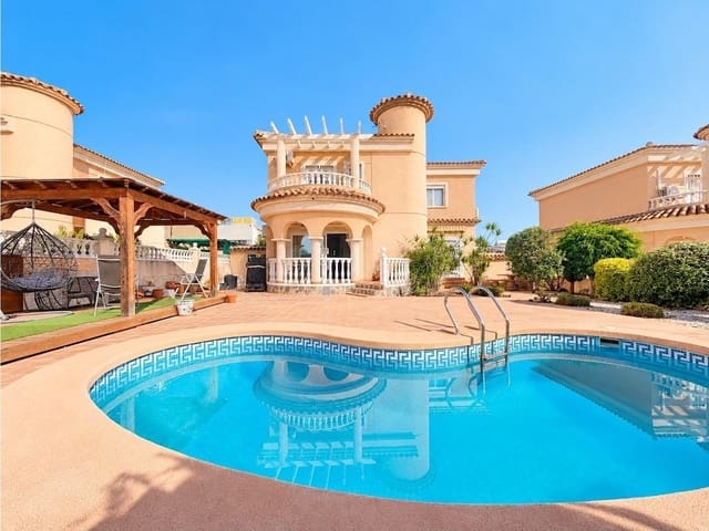 4 soveværelse Villa til salg i La Marina, Elche / Elx med swimmingpool - € 375.000 (Ref: 10057211)
