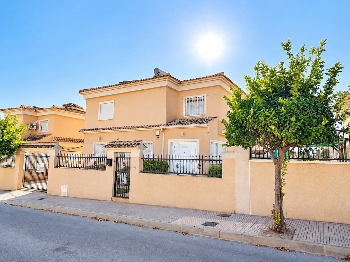 4 soveværelse Villa til salg i La Marina med swimmingpool - € 375.000 (Ref: 10057211)