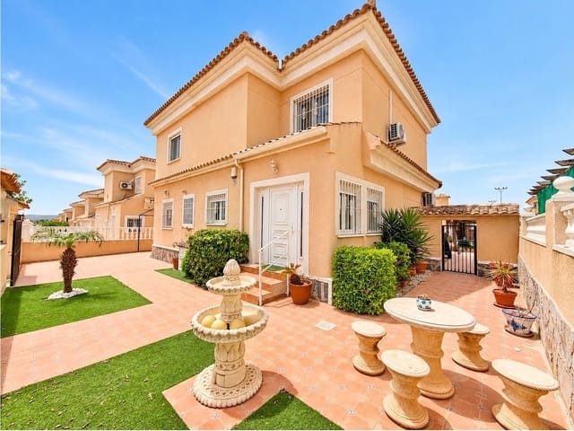 4 soveværelse Villa til salg i La Marina, Elche / Elx med swimmingpool - € 375.000 (Ref: 10057211)