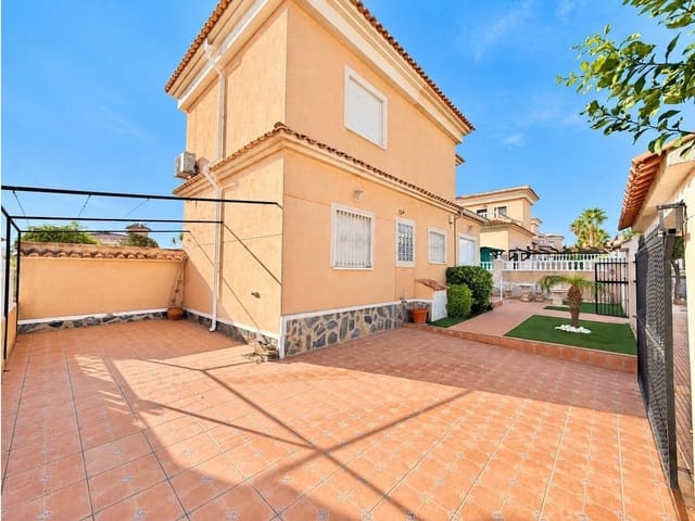 4 soveværelse Villa til salg i La Marina, Elche / Elx med swimmingpool - € 375.000 (Ref: 10057211)