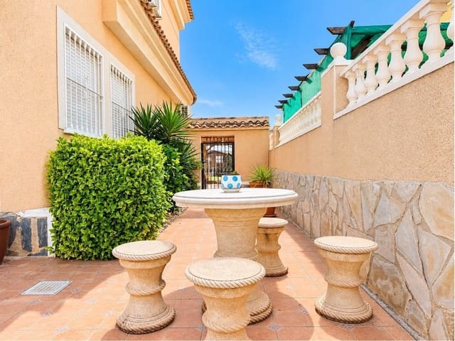 4 soveværelse Villa til salg i La Marina, Elche / Elx med swimmingpool - € 375.000 (Ref: 10057211)