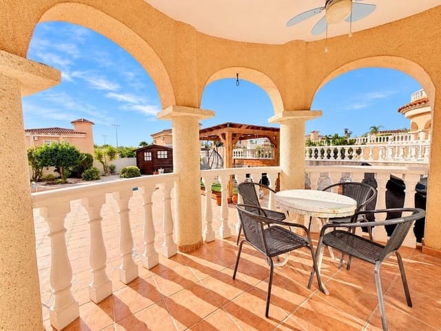4 soveværelse Villa til salg i La Marina, Elche / Elx med swimmingpool - € 375.000 (Ref: 10057211)