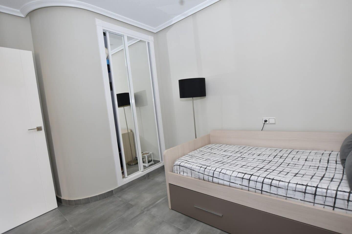 Chalet de 3 habitaciones en Villamartin en venta con piscina - 424.000 € (Ref: 10079971)