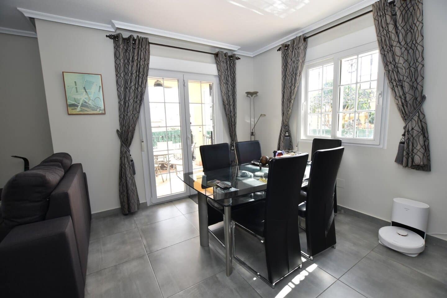 Chalet de 3 habitaciones en Villamartin en venta con piscina - 424.000 € (Ref: 10079971)